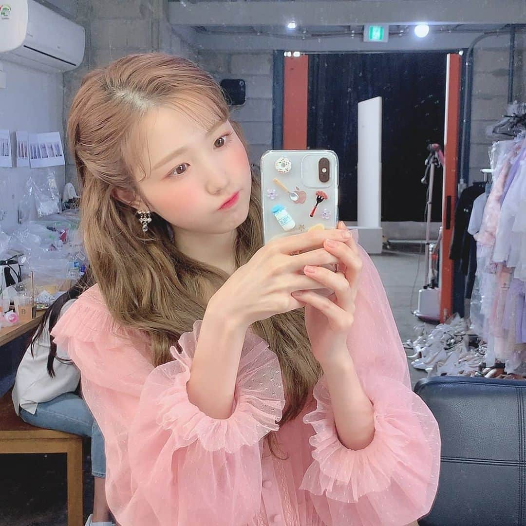 IZ*ONEさんのインスタグラム写真 - (IZ*ONEInstagram)「🍑🎀🌸🩰  #히토미 #ひとみ #本田仁美 #IZONE #아이즈원 #アイズワン」9月4日 15時18分 - official_izone