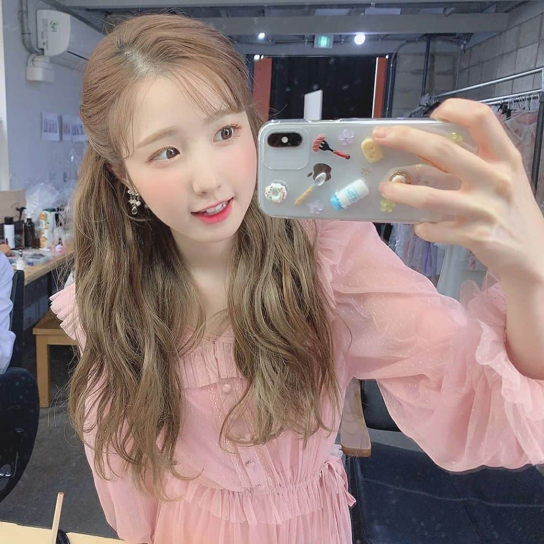 IZ*ONEさんのインスタグラム写真 - (IZ*ONEInstagram)「🍑🎀🌸🩰  #히토미 #ひとみ #本田仁美 #IZONE #아이즈원 #アイズワン」9月4日 15時18分 - official_izone