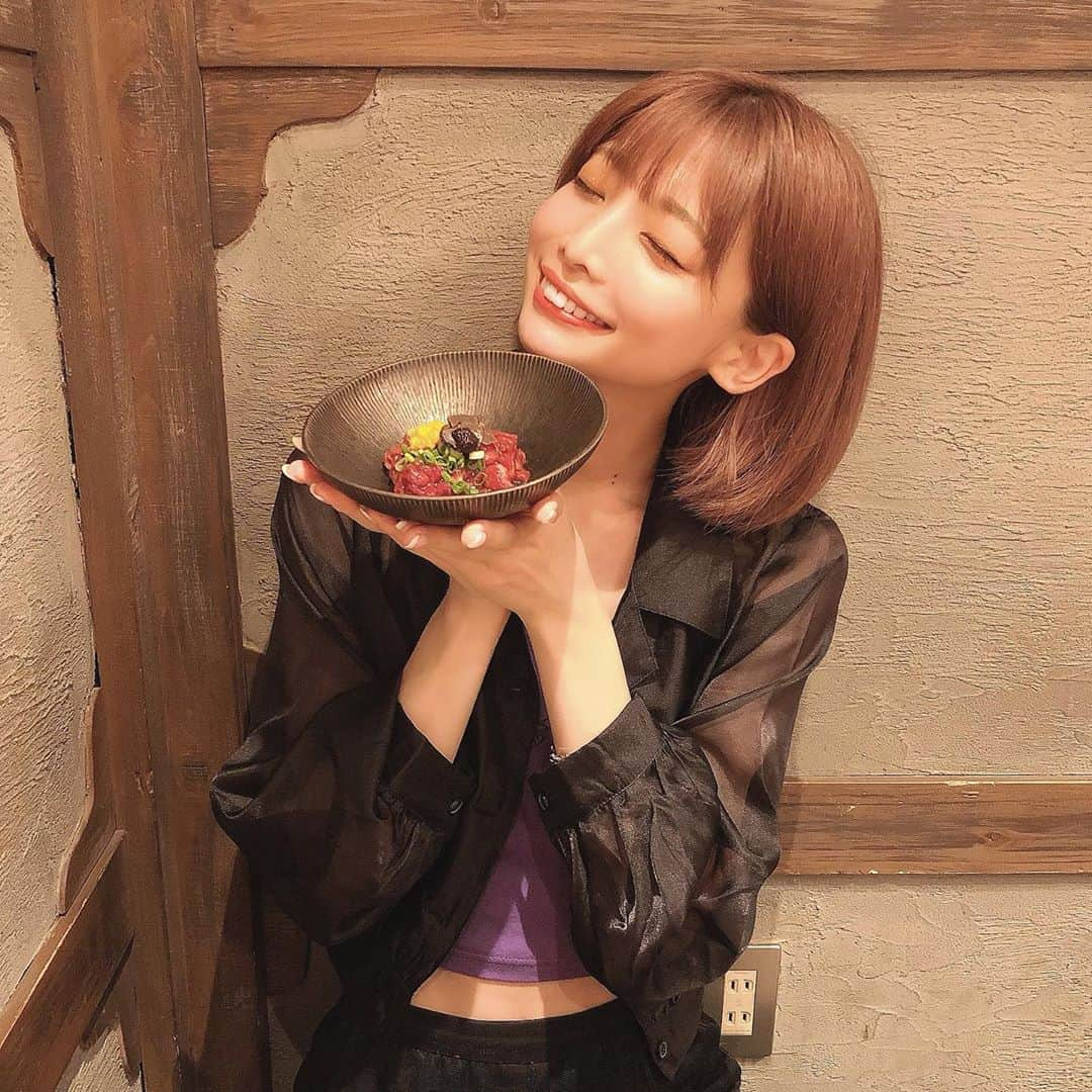 米倉みゆさんのインスタグラム写真 - (米倉みゆInstagram)「ずっと食べたかったやつ… これを食べに来たと言っても過言ではない… . 雲丹とトリュフの極上ユッケ🥺✨ . . 美味しすぎたな～ 赤身の肉寿司も190円～とかだったから見ためばえるのにコスパよい～！ . . . . #映え #肉寿司 #寿司 #美味しい #美味しいもの #女子会 #グルメ女子 #女子会コース #女子会ディナー #生肉 #門前仲町肉寿司 #門前仲町 #門前仲町グルメ #門前仲町居酒屋 #門前仲町日本酒 #雲丹 #トリュフ #笑顔 #美人 #美女 #japanesefood #japantravel #japanfood #japanesefoodlover #japan #japanese #food #like #love #sushi」9月4日 15時27分 - yone__miyu630