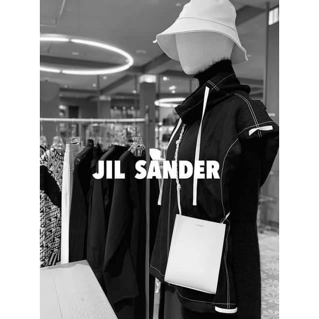 TOMORROWLAND 渋谷本店さんのインスタグラム写真 - (TOMORROWLAND 渋谷本店Instagram)「JIL  SANDER  2020FALL&WINTER  womens @tomorrowland_shibuya   @jilsander  @tomorrowland_womens  #jilsander #tomorrowland_womens  #tomorrowland#fashion #style」9月4日 15時29分 - tomorrowland_shibuya
