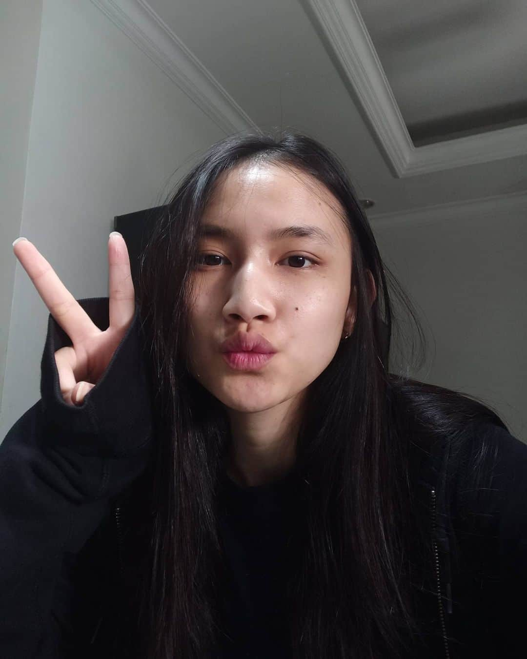 フリスカ・アナスタシア・ラクサニさんのインスタグラム写真 - (フリスカ・アナスタシア・ラクサニInstagram)「Being comfortable with my bare face just makes my life easier. But you can't go out with a bare face.. i mean, wear the mask when you go out! ❤️」9月4日 15時31分 - frieskatch