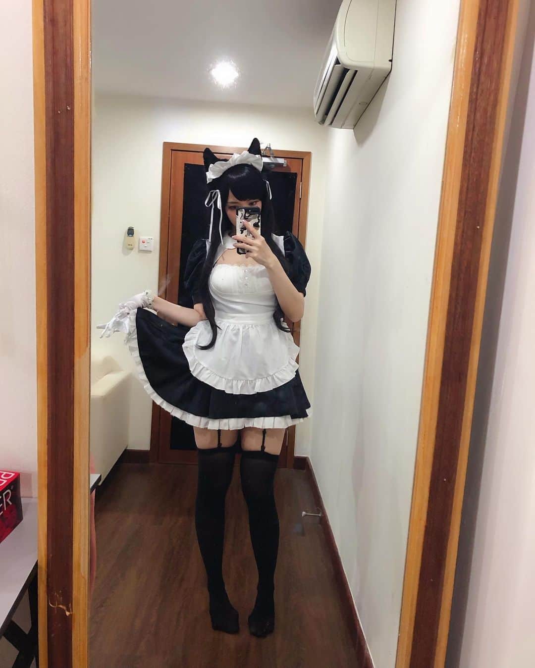 YingTzeさんのインスタグラム写真 - (YingTzeInstagram)「Thicc thighs saves lives 👌🏻 _ Today shooting Atago Maid ver 💕 Been awhile since I’ve cosplayed her ~ wedding ver coming soon too ! _ #blessed #azurlane #azurlanecosplay #atago #maidcosplay #maid」9月4日 15時38分 - yingtze