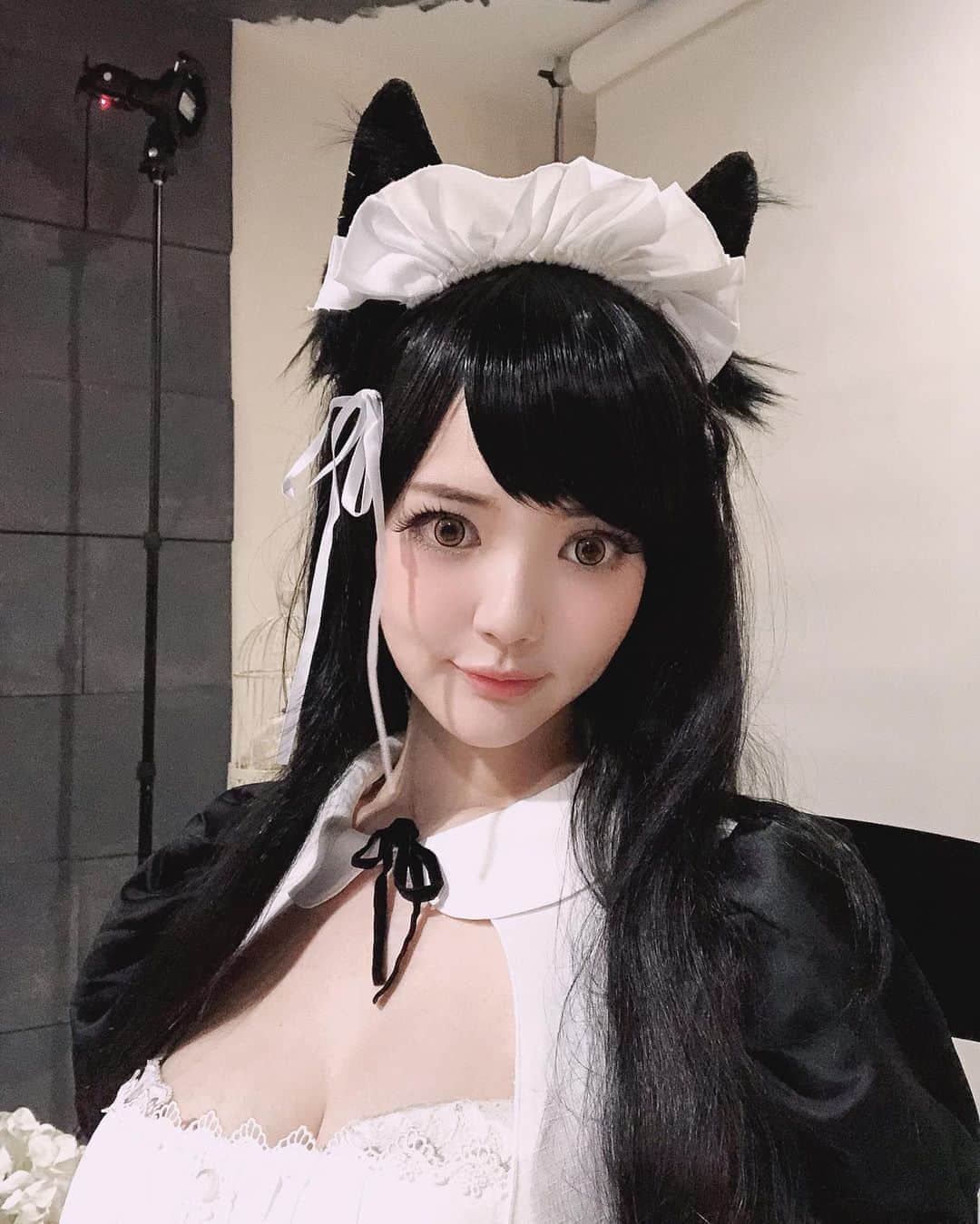 YingTzeさんのインスタグラム写真 - (YingTzeInstagram)「Thicc thighs saves lives 👌🏻 _ Today shooting Atago Maid ver 💕 Been awhile since I’ve cosplayed her ~ wedding ver coming soon too ! _ #blessed #azurlane #azurlanecosplay #atago #maidcosplay #maid」9月4日 15時38分 - yingtze