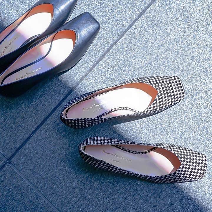 ルパートサンダーソンのインスタグラム：「September mornings I Freya in Black Calf and Mist Mini Houndstooth I #Regram @tomorrowland_kyoto I #AW20 #NewSeason #Freya #PerfectPump #KittenHeels #SquareToe #RupertSanderson」