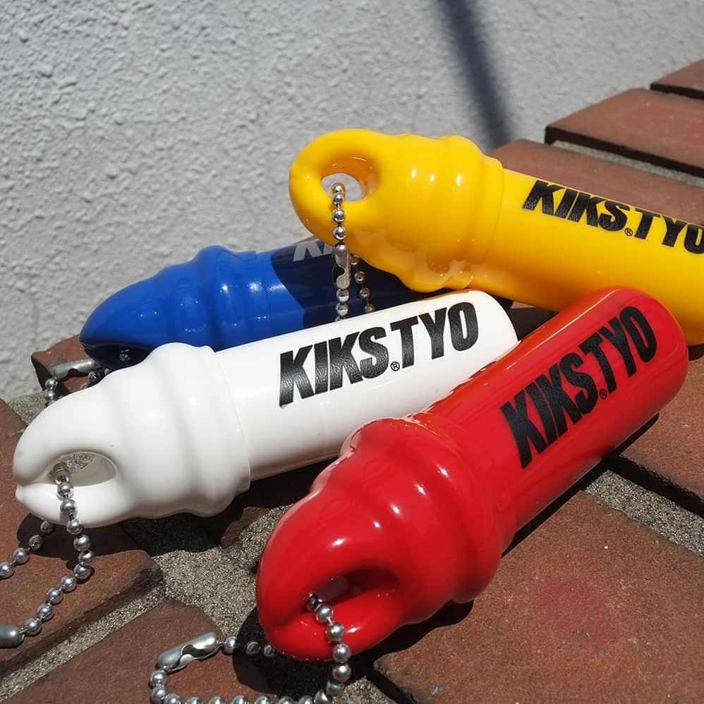 KIKSTYOさんのインスタグラム写真 - (KIKSTYOInstagram)「. NEW ARRIVAL!!! アウトドアやレジャー、バッグにひとつあると便利なラバー素材のコインケース。 キーチェーン付きなので、色々な場所にひっかけて使えます。MADE IN  USA。 #kikstyo #coincase #madeinusa」9月4日 15時50分 - kikstyo
