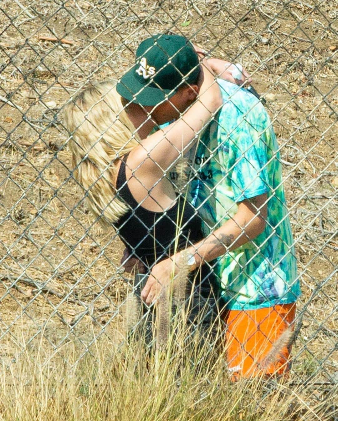 Just Jaredさんのインスタグラム写真 - (Just JaredInstagram)「Ashley Benson and G-Eazy packed on the PDA on Thursday at a park in Malibu, where he was reportedly filming a new music video. #AshleyBenson #GEazy Photos: Backgrid」9月4日 16時01分 - justjared