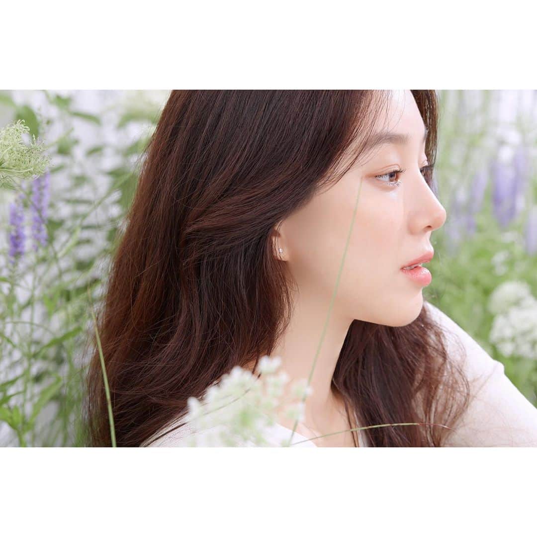 チョン・リョウォンのインスタグラム：「. athé avec moi- . H by @soonsoo1234  M by @iammaeng  S by @stylist_eel  P by @kimoimil  . ❤️ @athe.official  #athe #아떼」
