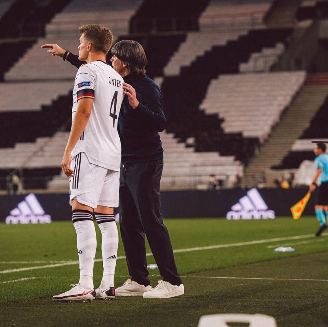 のインスタグラム：「Bitteres Ende gestern 🤨 Trotzdem stolz auf den 30. Einsatz für das @dfb_team ⚽️✌🏼 📸 @philippreinhard」