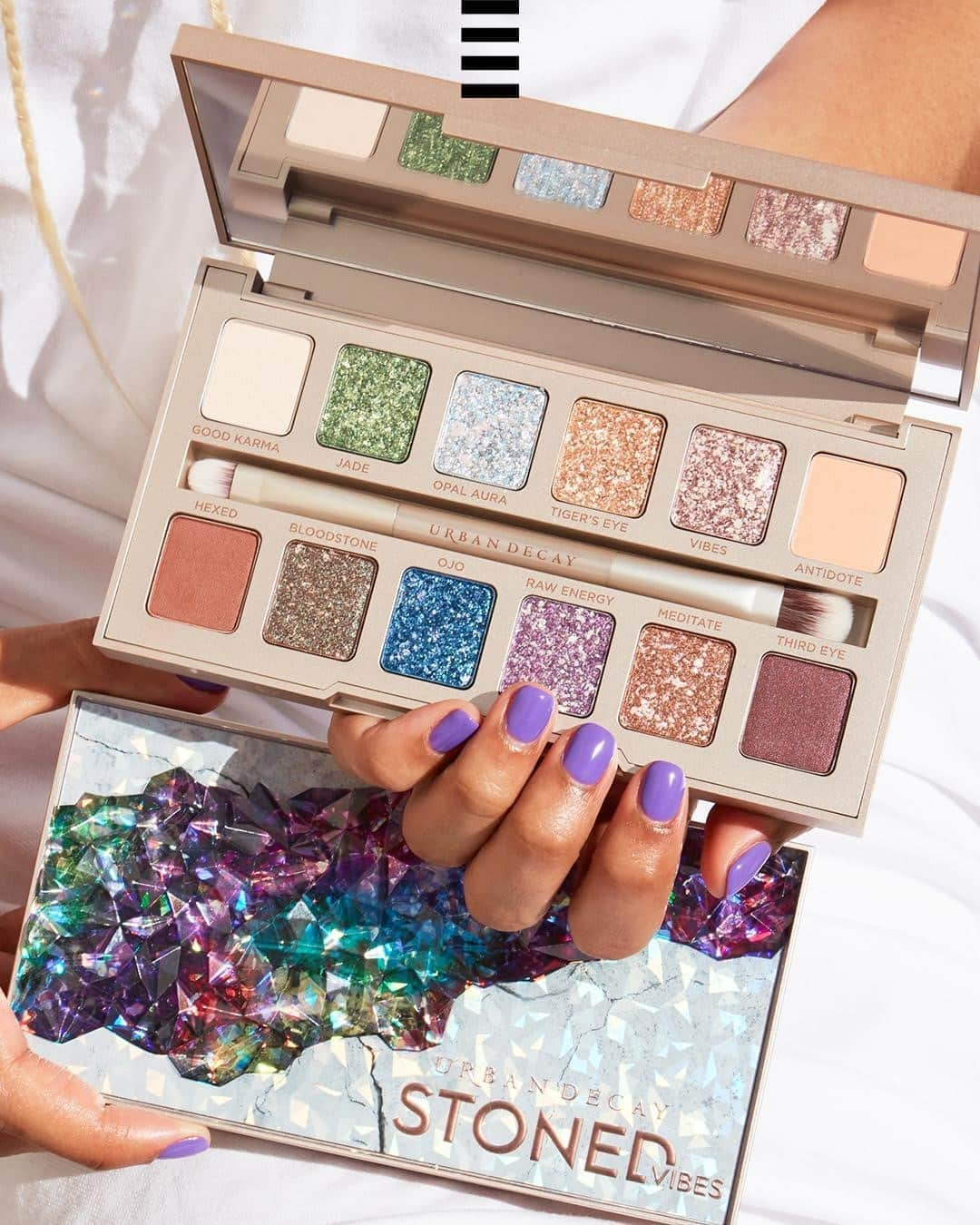 セフォラさんのインスタグラム写真 - (セフォラInstagram)「Prêt.e.s à mettre la main sur cette beauté ? 🤩 La toute nouvelle STONED Vibes palette d'@urbandecayfrance est arrivée sur sephora.fr! 100% VEGAN, 12 fards infusés de pierres précieuses véritables 🔮, et des teintes ultra crémeuses et modulables. Mentionnez une personne qui va craquer!  Mi-septembre en magasin. #Regram @urbandecaycosmetics #SephoraFrance #UrbanDecay #Makeup」9月4日 16時15分 - sephorafrance