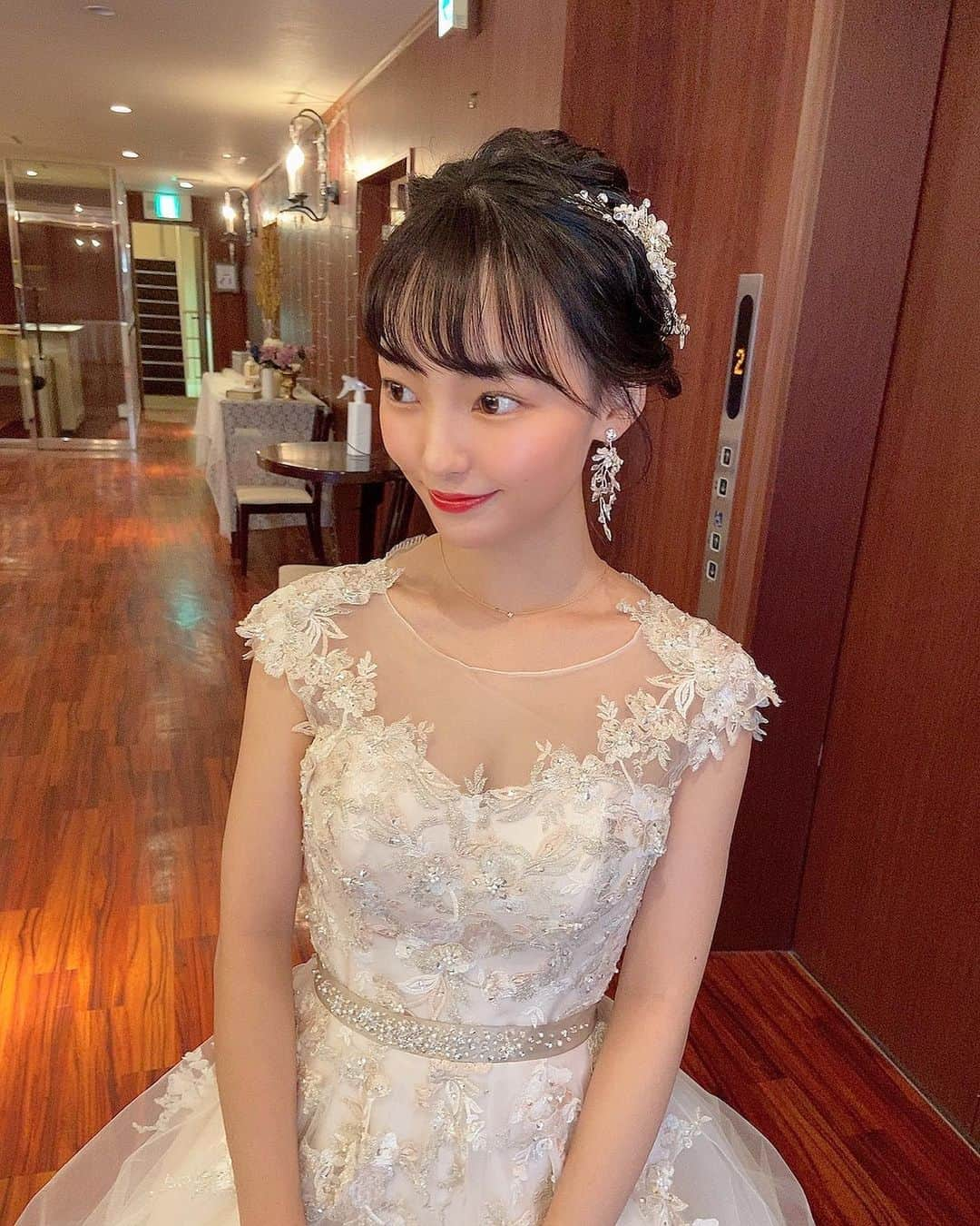 安原舞さんのインスタグラム写真 - (安原舞Instagram)「.﻿ .﻿ ウェディングドレス姿、どうですか？💎﻿ ﻿ ﻿ ﻿ #結婚したーい . ﻿#セントラファエロチャペル #セントラファエロチャペル御堂筋  #フリーモデル#関西モデル#ポートレート#サロモ#関西サロモ#撮影依頼募集中#関西美容室#大阪美容室#京都美容室#関西サロンモデル#サロンモデル募集中#ウェディングモデル#ポートレートモデル#おしゃれさんと繋がりたい#写真好きな人と繋がりたい#美容#ミスコン#ミスキャン#ビジョビ#安原舞#instagood#instalike#l4l」9月4日 16時24分 - mai_yasuhara