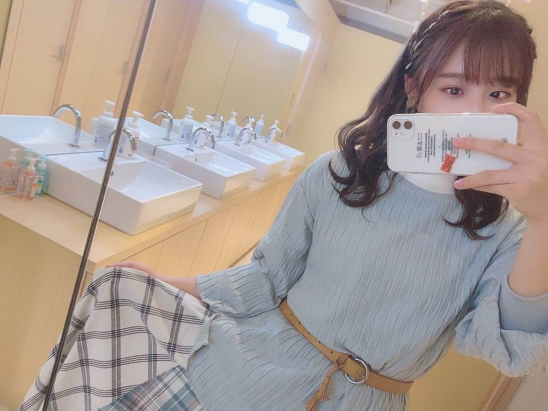 鎌田菜月さんのインスタグラム写真 - (鎌田菜月Instagram)「☁️﻿ ﻿ 可愛いお衣装着せてもらいました。﻿ アクセサリーにヘアアレンジもお気に入り💓﻿ スマホケース新調したよ ◡̈*﻿ ﻿ #東海ウォーカー #9月19日発売﻿ #qqcaseclub #mirrorselfie #mintgreen」9月4日 16時26分 - nacky_k829