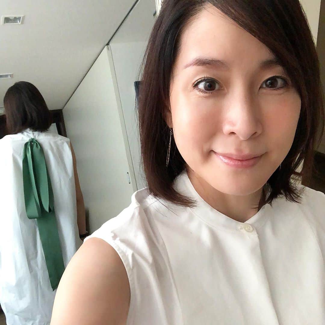 内田恭子さんのインスタグラム写真 内田恭子instagram 残暑が厳しいです 夏服 まだしばらく着そうですね 後ろの長いリボンに一目惚れしました 台風十号 心配ですね 酷くなりませんように どうぞ気をつけてお過ごし下さい 暑さはまだまだ続く でも夜は秋