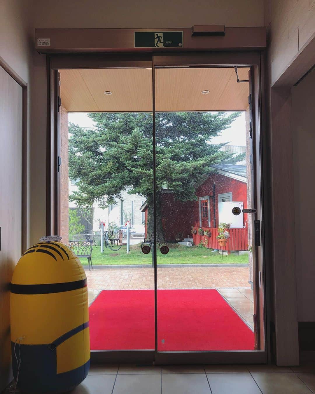 エステート住宅産業 住宅部さんのインスタグラム写真 - (エステート住宅産業 住宅部Instagram)「強い雨が降ってきました☔️⚡️😰」9月4日 16時27分 - estatejutakubu