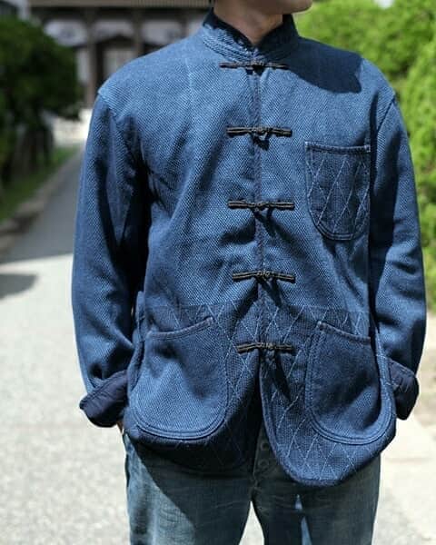 Deepinsideinc.com Storeさんのインスタグラム写真 - (Deepinsideinc.com StoreInstagram)「日本古来から、  剣道着や柔道着、  作業着としても使われてきた、  刺子織り。  そんな伝統的な民藝と、  他の国のワークジャケットをミックス。  トレンドとはまた違う洋服の魅力です。  #porterclassic #ポータークラシック #kendo  #刺し子　#japan @porter_classic_news」9月4日 16時31分 - deepinsideinc.comstore_men