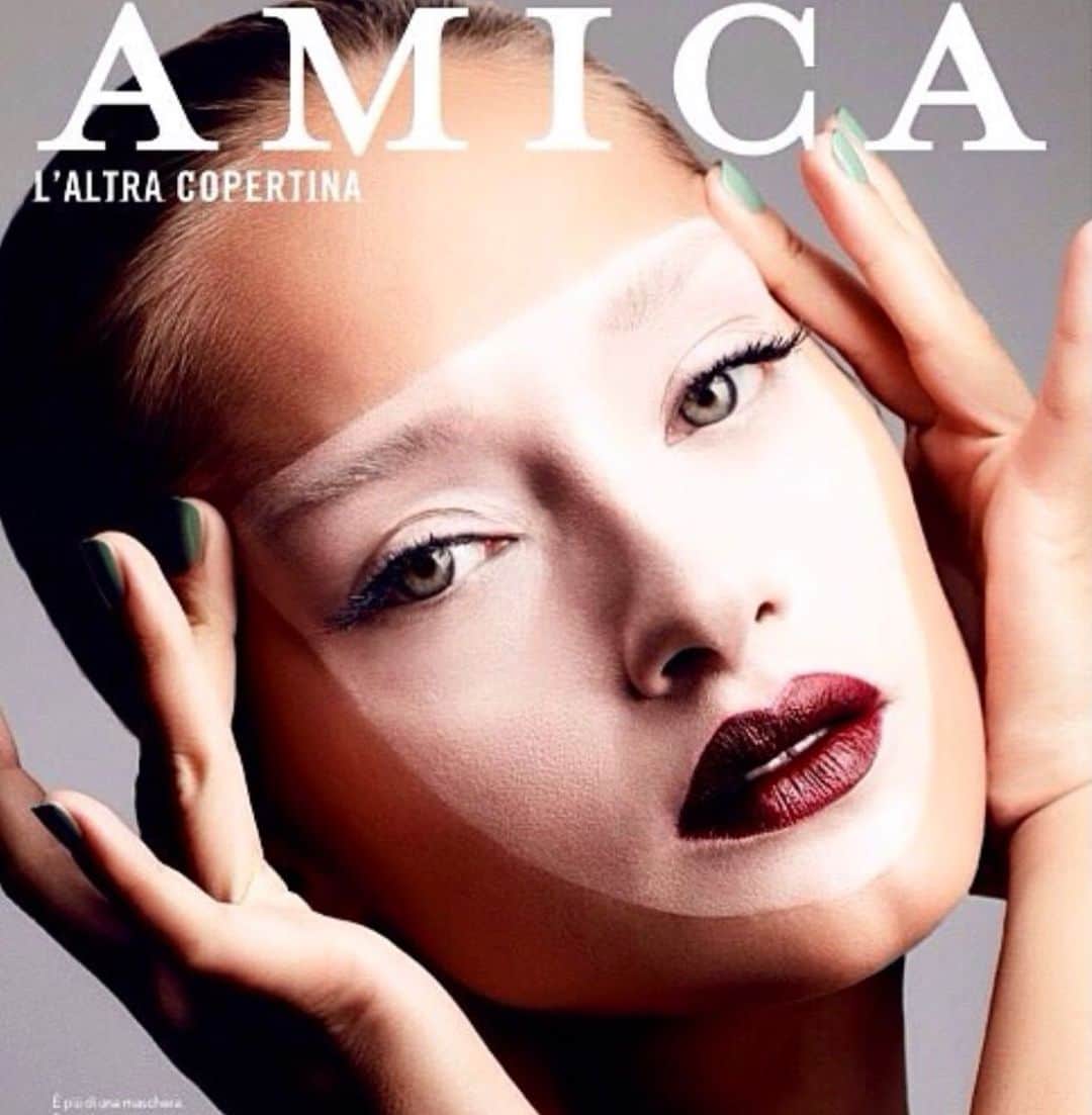 NINA PARKのインスタグラム：「Amica it @amicamagazine 🎭______________________________________________________ #Photographer @studiostraulino for @shotview_management II #MakeUp by Me @ninaparkbeaute for @ballsaal_artist_mgmt」