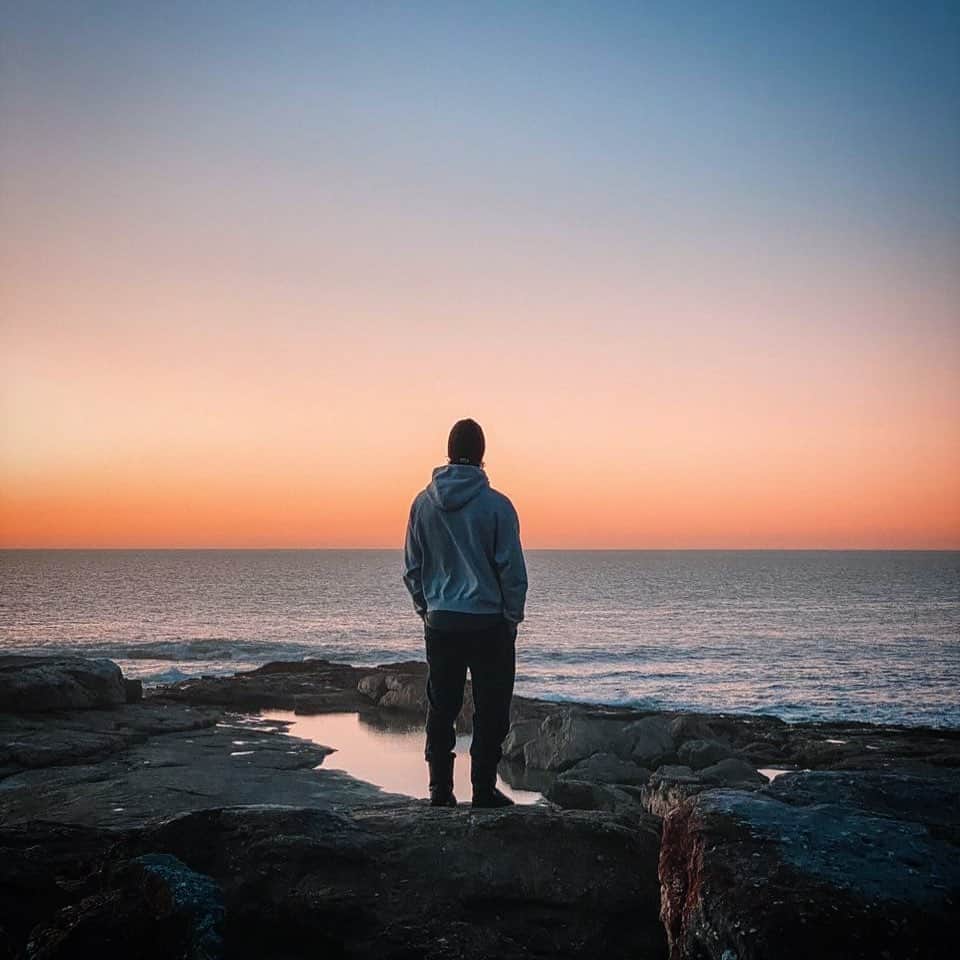 ジョーディ・スミスのインスタグラム：「The last sunset on the #westcoast after a 2 week trip. Thanks @redbullza for supporting the trip and giving @mikeyfebruary and I the opportunity to create some amazing memories. Keep your eyes peeled for the film to come 🤙🏼 @redbull_surfing #southafrica #adventure」