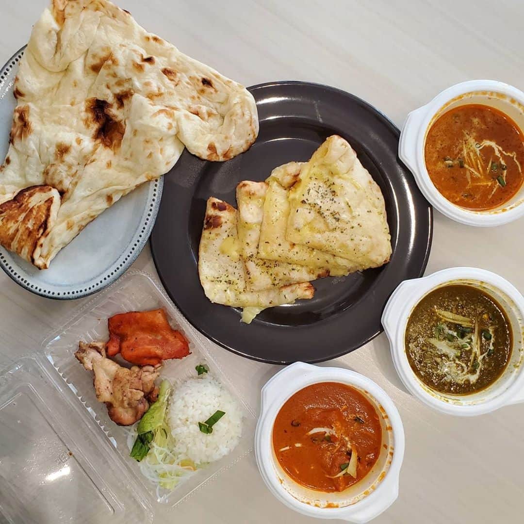 聖澤諒のインスタグラム：「暑い日にはカレーもいいですよねー😄  特にスパイスアートさんのガーリックチーズナンめちゃくちゃうまいです💡  お薦めしときます🎵  紹介コードが750円から900円引きになってますのでお得ですよ✨✴  #Wolt仙台 #Woltjapan #カレー #スパイスアートインド創作アート」