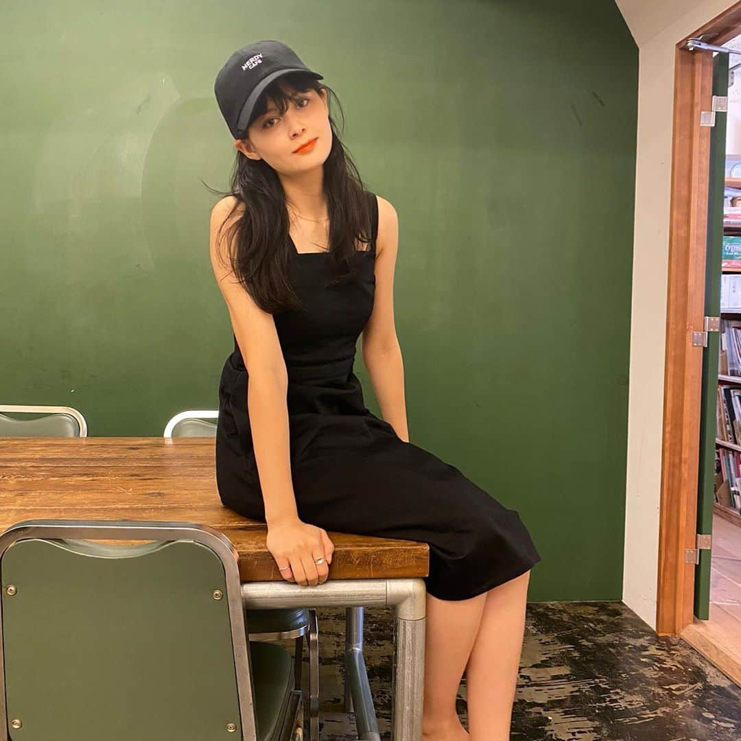 エイミーのインスタグラム：「@nerdycafe_official と  @nowme_jp のコラボアイテム。9/10までzozotownで購入できます🧢  #nerdy #nerdycafe #nylonjapan」