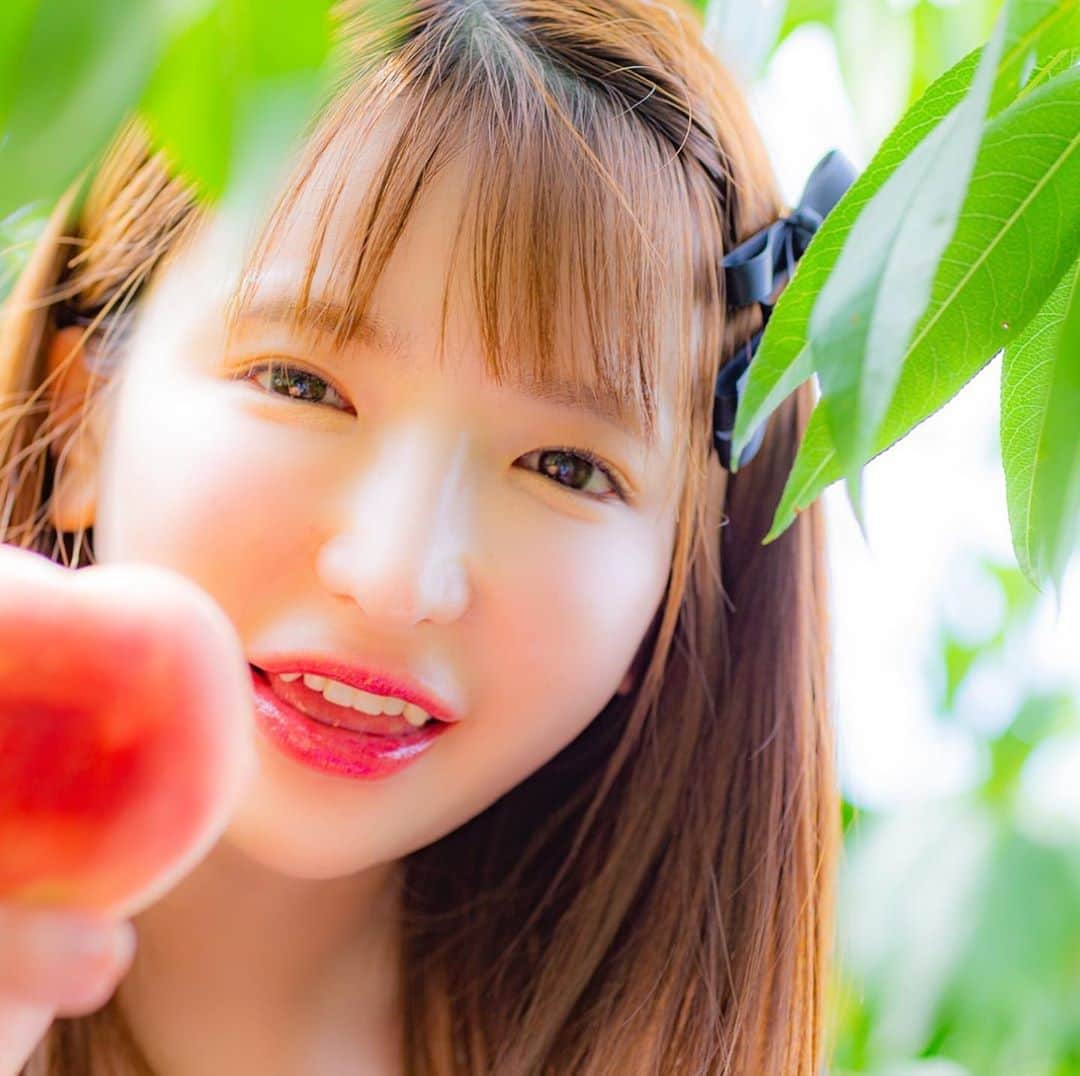 もえのあずきさんのインスタグラム写真 - (もえのあずきInstagram)「もっも🍑たべる？🥰  #桃狩り#桃#桃好き#もも#peach#フルーツ狩り#フルーツ部#もえあず#japanesegirl」9月4日 16時47分 - moeazukitty