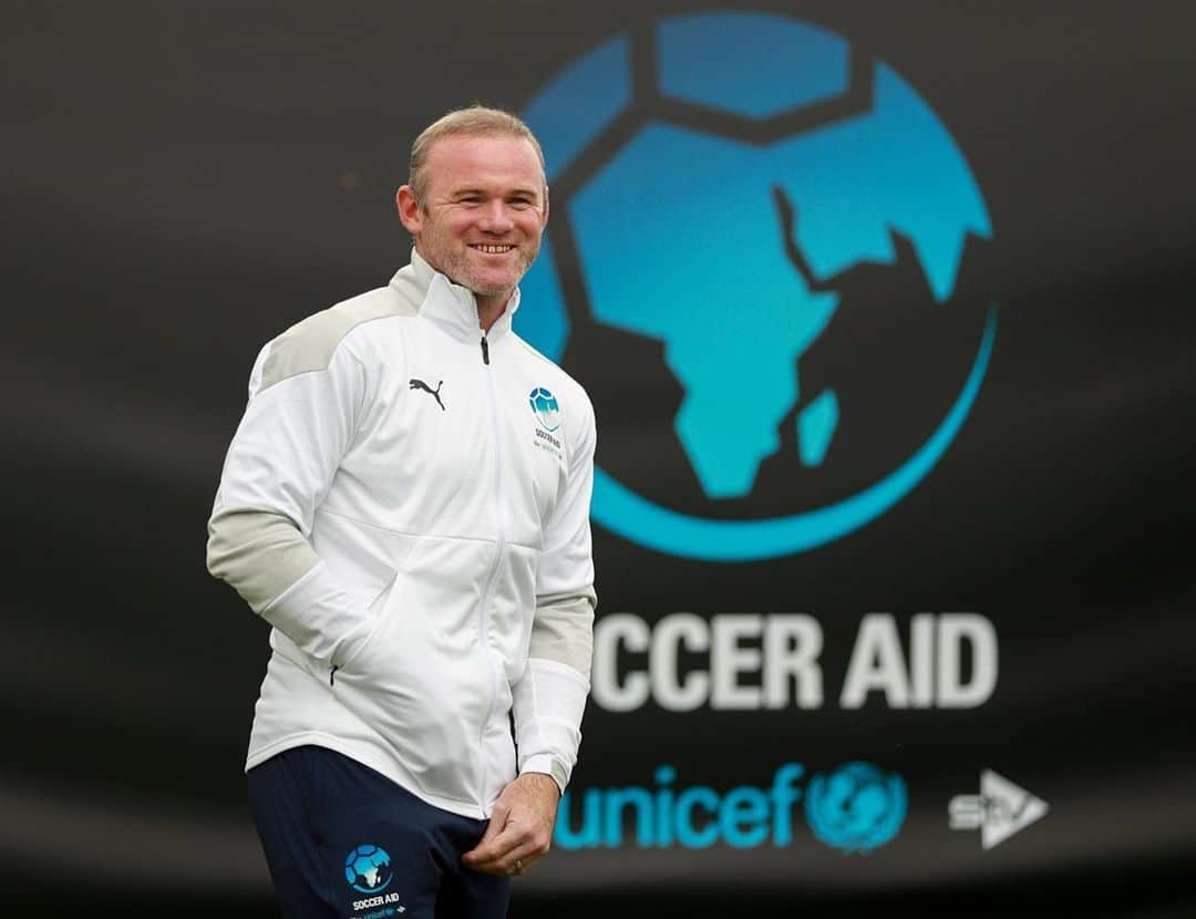 ウェイン・ルーニーさんのインスタグラム写真 - (ウェイン・ルーニーInstagram)「They weren’t giving anything away.....🤷🏻‍♂️ #SoccerAid」9月4日 16時50分 - waynerooney