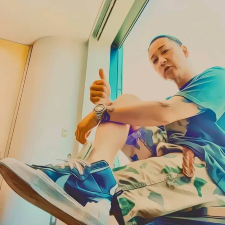 のインスタグラム：「夏かしい話で盛り上がりました。 毎週金曜日はラジオDAYです。 まずはIMS MUSIC STATE無事終了〜 80's懐かしいオモシロドリンクサスケ！なんかパッケージは今風だね。 この後深夜はFM YOKOHAMAです。 しかし、、暑いね。 . . #djdragon #nikesacai  #sasuke」