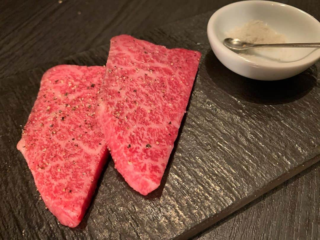 生田千秋さんのインスタグラム写真 - (生田千秋Instagram)「前回の続き🥩﻿ ﻿ うしごろバンビーナ　﻿ @ushigoro_yakiniku  恵比寿 ヒルトップ店さん﻿ ﻿.  季節限定コース！ 8枚目の厳選ハラミの鬼唐辛子焼き🌶﻿ 出てきた瞬間びっくりしたけど、﻿ 辛さはピリッとするくらいで﻿ 味が私の好みすぎてお腹に余裕があったら﻿ 追加してました😂💘﻿ 10枚目の雲丹とズワイ蟹のカッペリーニ風も﻿ めちゃめちゃ美味しかった〜🤤❤️﻿ ﻿ また行きます✨﻿ ﻿ ﻿ #うしごろ #ushigoro #ushigorobambina #ushigorokan #恵比寿﻿」9月4日 16時54分 - maechi_0815