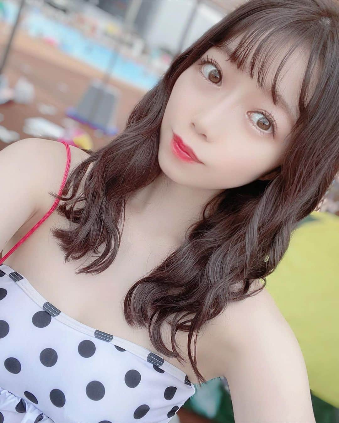 柏元萌華のインスタグラム：「🤍🖤🤍🖤  毎年水着はガーリーめになる🤣  #summer#selfie #pool#夏#水着#👙 #フォローミー#followｍe」