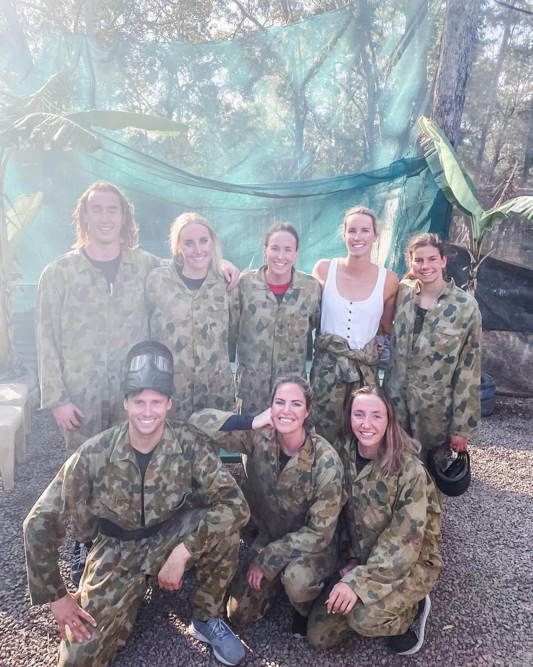 エミリー・シーボームのインスタグラム：「Swipe to see that I was clearly the biggest target.  #paintball #sunshinecoast #aussieworld #trainingcamp #athlete」