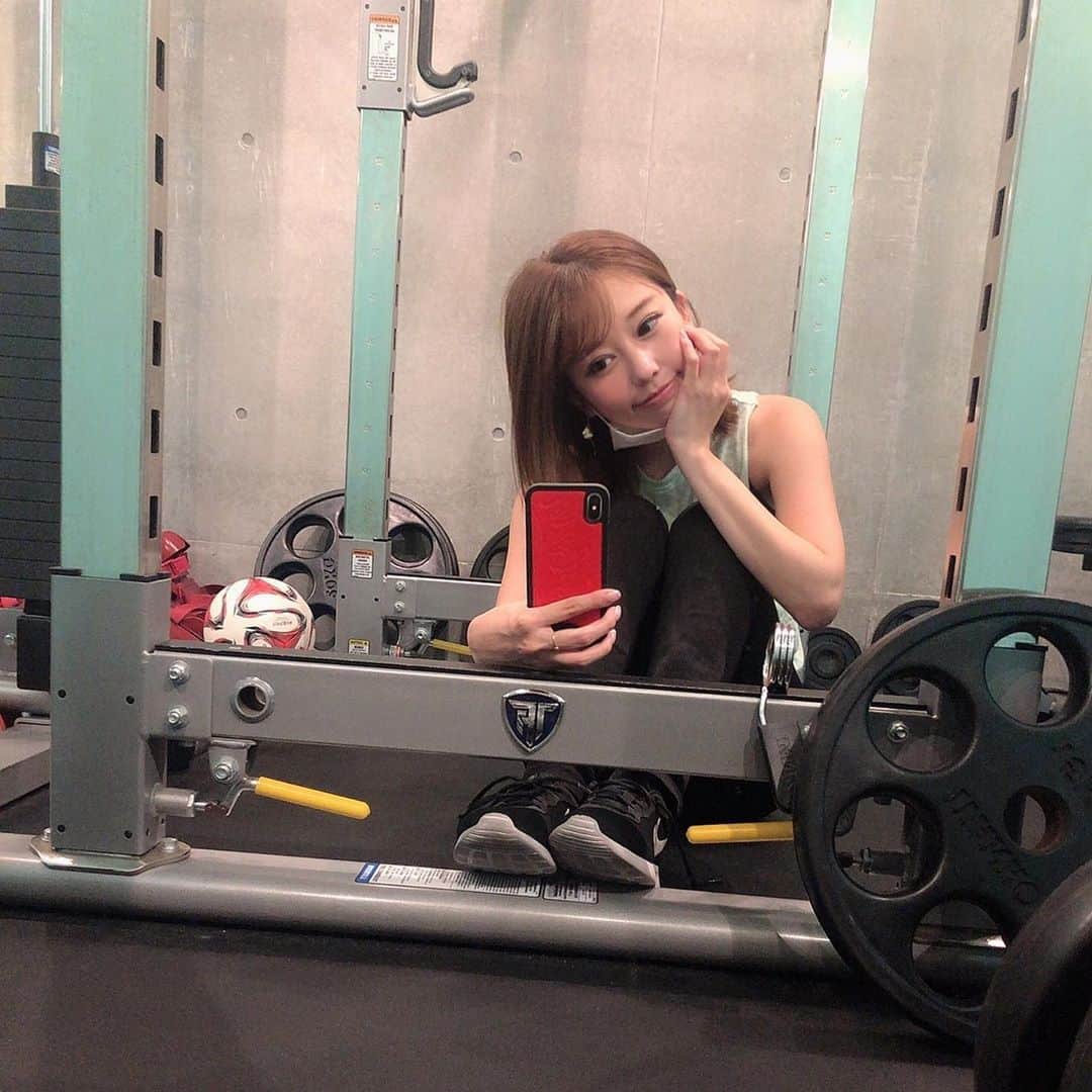 工藤紬のインスタグラム：「﻿ 久々のジムで体動かしてすっきり〜🌿﻿ いつきくんはすごく知識があるトレーナーさんなので鍛えたいところだけをいつもお願いしてます😌﻿ ﻿ 明日の筋肉痛がたのしみ😛🌟﻿ ﻿ あと内装もティファニーブルーになっててすっごく可愛かったぁ🥰💕﻿ ﻿ #workout #gym #training #japanesegirl #tiffany #tiffanyblue #ジム #筋トレ #筋トレ女子#パーソナルトレーニング #ティファニー #ティファニーブルー #南平台 #fastorylabo」