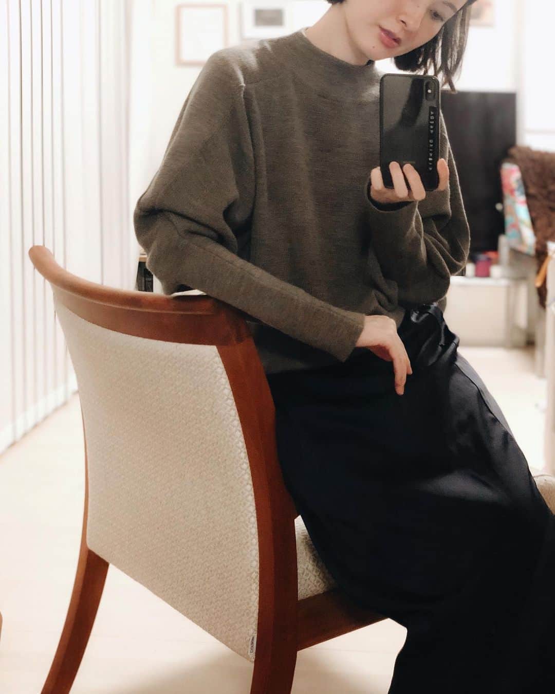 前田紀至子のインスタグラム：「昨夜のトークショーご覧くださいました皆さま、ありがとうございました。  そして一昨日から伊勢丹で始まっている小柄さん向けのイベント。 私はリ・スタイルからのセレクトで参加させて頂いていますが、商品選定の段階から絶対に買う！と決めていたフォトコピュー @photocopieu のニットが無事買えて大満足です。すごく可愛い、好き。 これきっとシーズンの早い段階で売り切れちゃうと思うので気になる方はお早めに、です。  トークショーではJWアンダーソンのワンピースを着ましたが、これまた最強に可愛い。この秋冬、敢えて袖長めを選んでたくし上げたいムード、来ていますね。  伊勢丹さんに作って頂いた特集ページで一部のセレクトも見られるので、そちらも是非どうぞ（トップのアドレスに貼っておきます）。  #伊勢丹新宿#photocopieu#jwanderson」