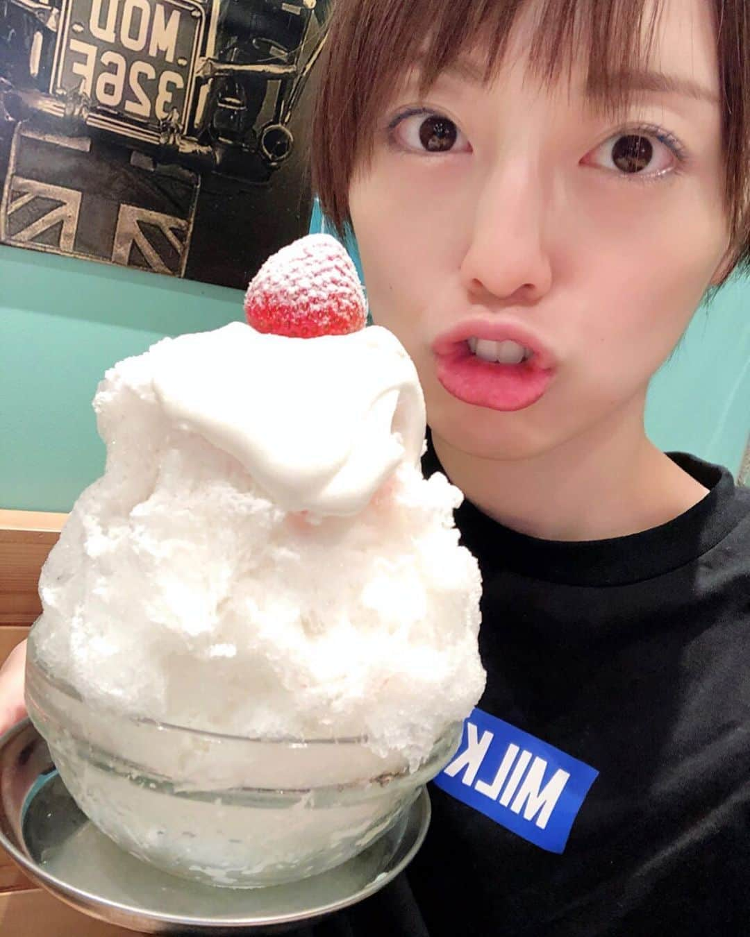 沢井美優さんのインスタグラム写真 - (沢井美優Instagram)「次は何味かな〜？って 思っていますよね🍧？？ ショートケーキでした🍰✨  #明日は何味 #❔ #おわかりだろうか #一回につき平均ニ氷です #🍧🍧🍧  #沢井はかき氷でできています  #沢井はかき氷です #🍧#氷女  #かき氷 #かき氷大好き #かきごーらー  #shavedice #sweets #🍦#love #もうどうにもとまらない  #笑顔溢れる毎日を #あなたも #わたしも #明日もきっと素敵な一日  #秋めいてきましたね #🍁 #と思いきや #まだまだ夏 #🌞」9月4日 17時42分 - sawai_miyuu