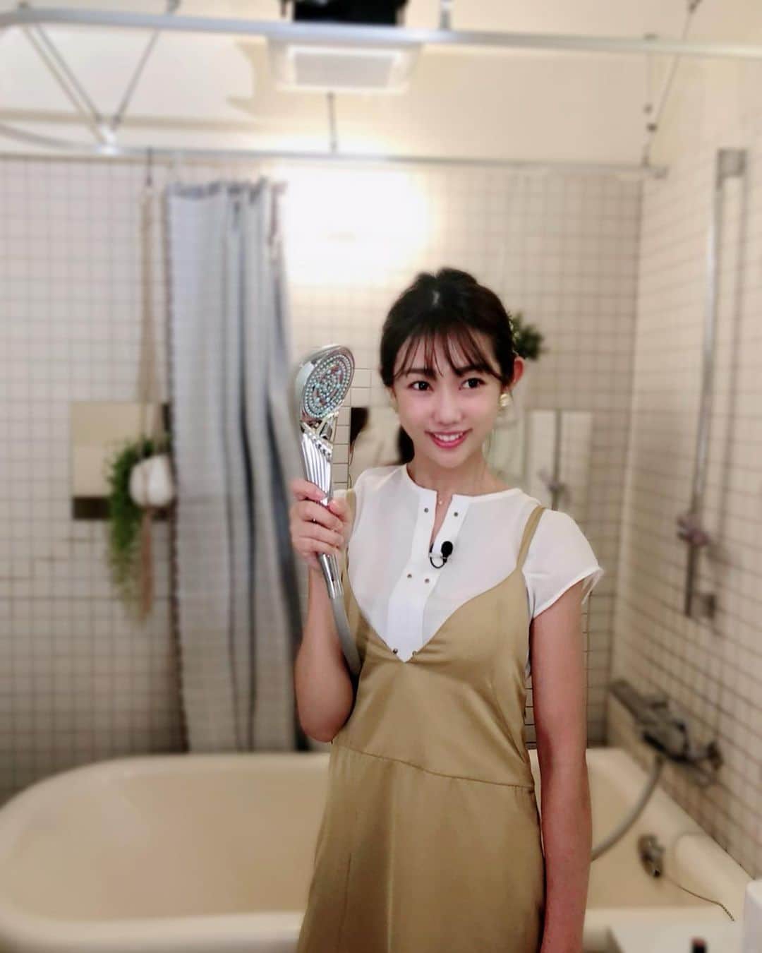 堀江聖夏さんのインスタグラム写真 - (堀江聖夏Instagram)「日本テレビ「#バゲット」﻿ ﻿  ﻿ 「ReFa FINE BUBBLE  S」の﻿ シャワーヘッド…ティントリップ💄が﻿ すんなりと落ちたのです。﻿ 頑固なメイク残りや毛穴の汚れも﻿ スラッと落としてくれました！﻿ ﻿ お風呂の時間がいつでも﻿ 楽しくなりそうだな〜💓🛁﻿ ﻿ ﻿ #ReFa﻿ #バゲット」9月4日 17時57分 - mina_horie