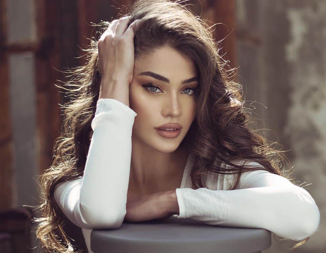 ユアアイズライのインスタグラム：「The stunning ANA JASMINA ✨  For bookings please contact jaya@7evenmodelmanagement.com」