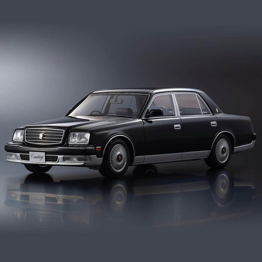 kyosho_official_minicar toysさんのインスタグラム写真 - (kyosho_official_minicar toysInstagram)「. 1/18 Toyota Century KSR18002BK2  #century #toyotacentury #dsport #jdm #superstreet #supercarage #carcollection #kyosho #hobby #gazooracing #car #interior #resinmodel #resinmolds #minicar #instacar #hypercars #stanceworks #vipcar #interiordesign #gazoo #stance #conquest #センチェリー #トヨタ #ミニカー #公用車 #セダン #高級車 #豊田章夫  www.kyosho.com」9月4日 17時56分 - kyosho_official_minicar_toys