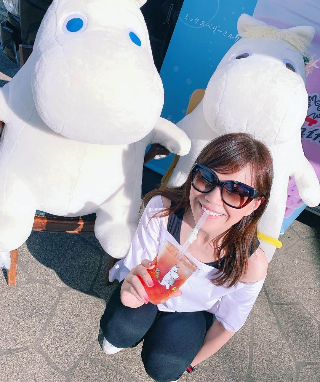 重太みゆきさんのインスタグラム写真 - (重太みゆきInstagram)「足柄PA下り🚙💨ムーミンと🍹✨✨#tweedia #ムーミン #重太みゆき #印象評論家 #足柄pa #ムーミンドリンク驚きの美味さ」9月4日 18時06分 - shigetamiyuki