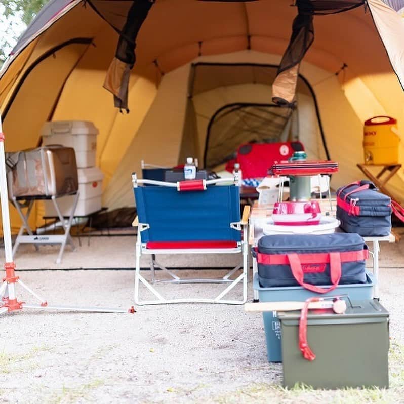 キャンプ情報サイト［ランタン］さんのインスタグラム写真 - (キャンプ情報サイト［ランタン］Instagram)「CAMP SMILE STYLE ／ 道具はコンテナボックスに キチンと収納！ ＼ いろんなキャンパーのキャンプスタイルを現地取材と一般キャンパーからの投稿で数多く掲載してます。 . . 詳しくは @lantern.camp webサイトをご覧ください . . #camp #camping #outdoor #travel #trip #lantern_smile #nature #キャンプ #キャンプ用品 #アウトドア #テント #自然 #旅行 #キャンプ初心者 #キャンプ好きな人と繋がりたい #キャンプスタイル #LANTERN #キャンプギア  #イエティ  #yeti #クーラーボックス #snowpeak #スノーピーク_テント #スノーピーク #コンテナ #キャンプ収納 #コールマン_チェア #青川峡キャンピングパーク #ファミリーキャンプ」9月4日 17時59分 - lantern.camp