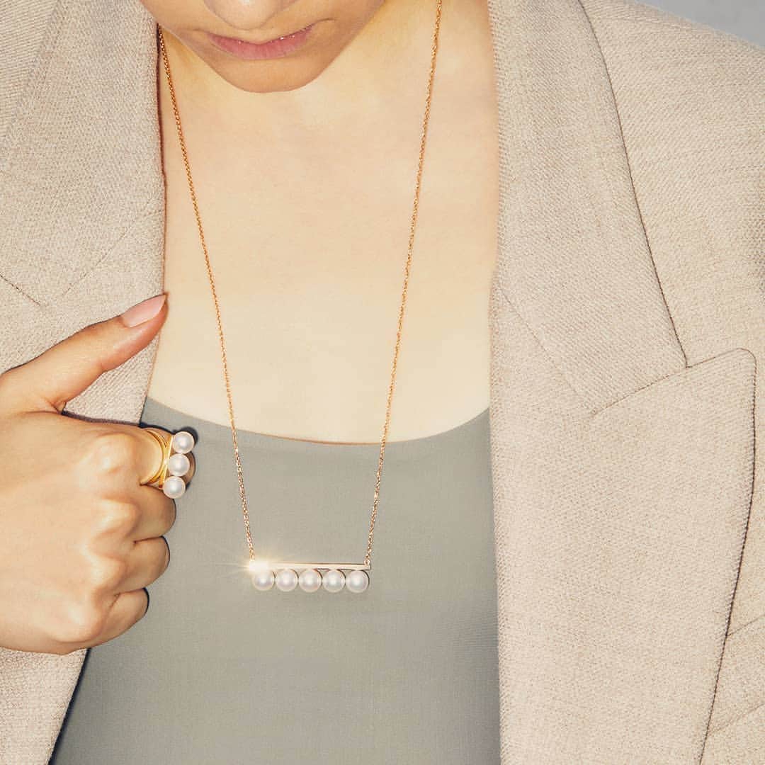 TASAKIさんのインスタグラム写真 - (TASAKIInstagram)「TASAKI's iconic jewellery, the ‘balance signature’ necklace and new ‘balance neo’ ring. Achieving the ultimate balance by matching colours, luster and size, these pieces highlight the original beauty of pearls. Enjoy the harmony of exquisite elegance and a handsome look. #TASAKI #TASAKIbalance​ #balance10 #balancesignature #balanceneo #TASAKIpearl #pearl #SAKURAGOLD #necklace #ring」9月4日 18時00分 - tasaki_intl