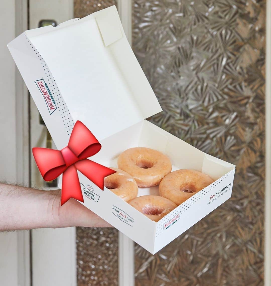 7-Eleven Australiaさんのインスタグラム写真 - (7-Eleven AustraliaInstagram)「We doughnut know what we would do without Dads! 😍 Treat him this Father’s Day with the delicious Original Glazed® 4 pack delivered to his door. 🍩 🍩 🍩 🍩 Only $8 with any purchase. Link in bio. #7ElevenAus • Home Delivery available in Melb & Syd only. Offer excludes tobacco and tobacco related products.」9月4日 18時00分 - 7elevenaus