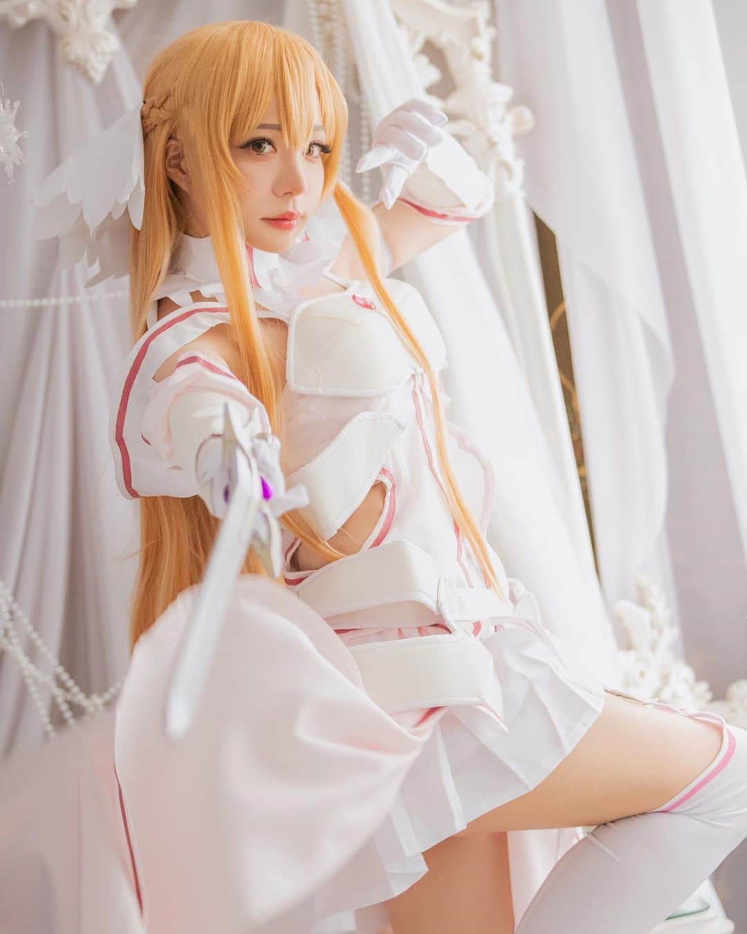 千尋のインスタグラム：「Azuna the god of creation , Stacia.❤️❤️❤️ It's August's Tier 1. Patreon for August's rewards are all sent out~~~ Hope you guys like them❤️❤️ If there's any questions you can email CHIHIRO or PM in Patreon///  ↓↓↓電子寫真購入↓↓↓ PATREON ★ https://www.patreon.com/chihirosama 表單購買★https://forms.gle/YDPhcTvjwEoCBV4Q7 蝦皮購買★https://shopee.tw/product/7793580/7049455221/  #asuna #asunacosplay #sao #swordartonline #swordartonlinecosplay #ソードアートオンライン」