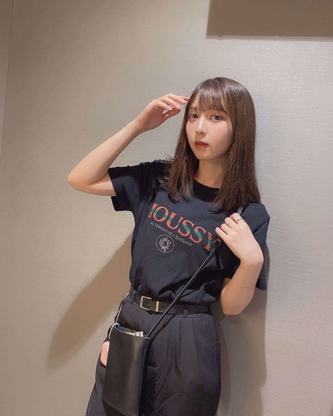 松岡菜摘のインスタグラム：「. . 髪がのびて ずっと切りたいであります。。 切ろうかな。。。 .」