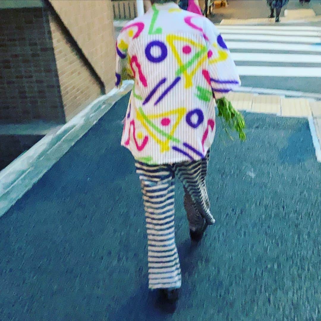 KEN KAGAMIさんのインスタグラム写真 - (KEN KAGAMIInstagram)「お洒落なおばあちゃんが歩いてた。」9月4日 18時09分 - kenkagami