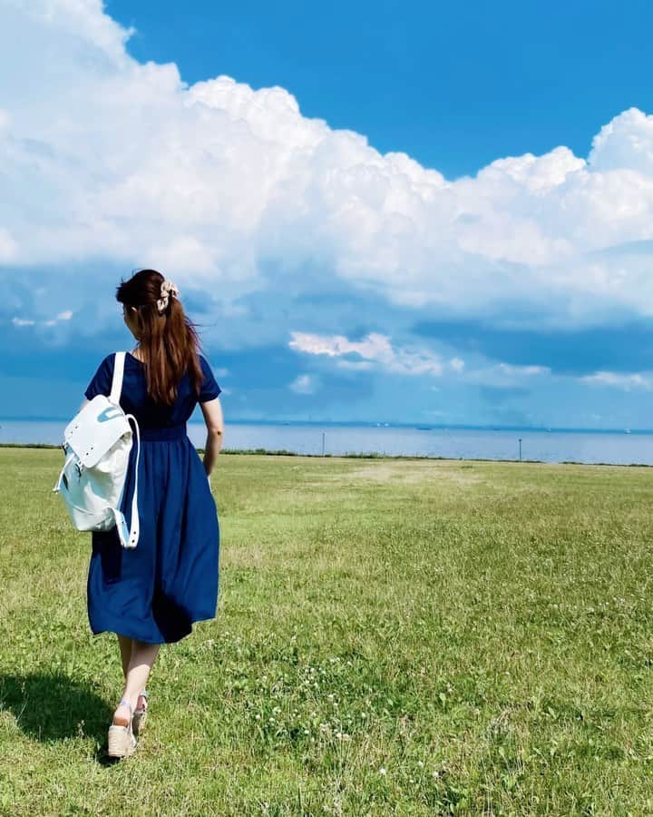 のインスタグラム：「まだまだ夏真っ盛り😳☁️☀️ 𖤐𝕔𝕠𝕕𝕖𖤐 👡 𝚜𝚊𝚗𝚍𝚊𝚕⇨ #RandE  #rezoy 👜 𝚋𝚊𝚐⇨ #gastonluga 🎀⇨ #lupis * σ(´∀`ме)▷▶▷身長💃𝟙𝟞𝟝㎝/𝑓𝑟𝑒𝑒𝑠𝑖𝑧𝑒 ✼••┈┈┈┈┈┈┈┈┈┈┈┈┈┈┈┈••✼ #ガストンルーガ #バックパック #リュック #ootd #リュック女子 #backpack #お洒落な人と繋がりたい #fashion #ファッション #ワンピース#instafashion #girlstrip #code #outfit  #ワンピ#coordinate #コーディネート #コーデ #followme #rerz_ootd #outfitoftheday #大人カジュアル #大人コーデ#おしゃれ好きな人と繋がりたい #アールアンドイー #PR  @queen.lupis  ヘアクリップ(o944) ✼••┈┈┈┈┈┈┈┈┈┈┈┈┈┈┈┈••✼」
