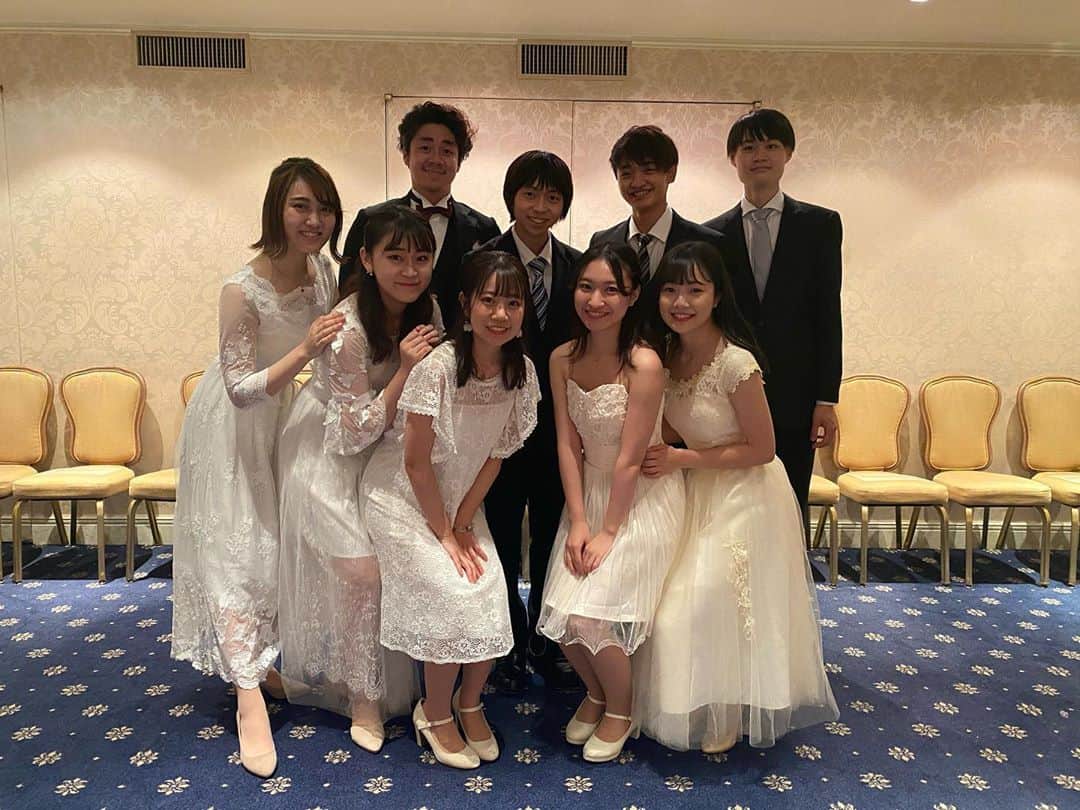 miyuのインスタグラム：「ホテルニューグランド 『musical song show』  ランチ＆ディナーショーから1週間が経ちました！ 観に来てくださったお客様、ありがとうございました。 今回は豪華な出演者さんの中に元劇団四季子役が集まってコーラスをする機会を頂けて、本当に充実した1日となりました。 稽古は本番直前までマスクをつけながら行ったりと色々大変な場面もありましたが、みんなの実力の高さとチームワークであそこまで頑張れたと思います。 ライオンキングの同期だったり、同じ時期にサウンドオブミュージックに出演して稽古をした子もいたり、初めての共演だった子も…こんなに仲良くなれるとは😂😂  お昼と夜の公演の間にはみんなで集まって録音を聞き合い、気をつけるところを確認し合ったり…少しでもより良いショーになるために、みんな一人一人が完成度を高めようとしている姿に気持ちが高まりました。  一昨日も9人で集合🥰楽しい時間でした♪また何かできたらいいね♪」