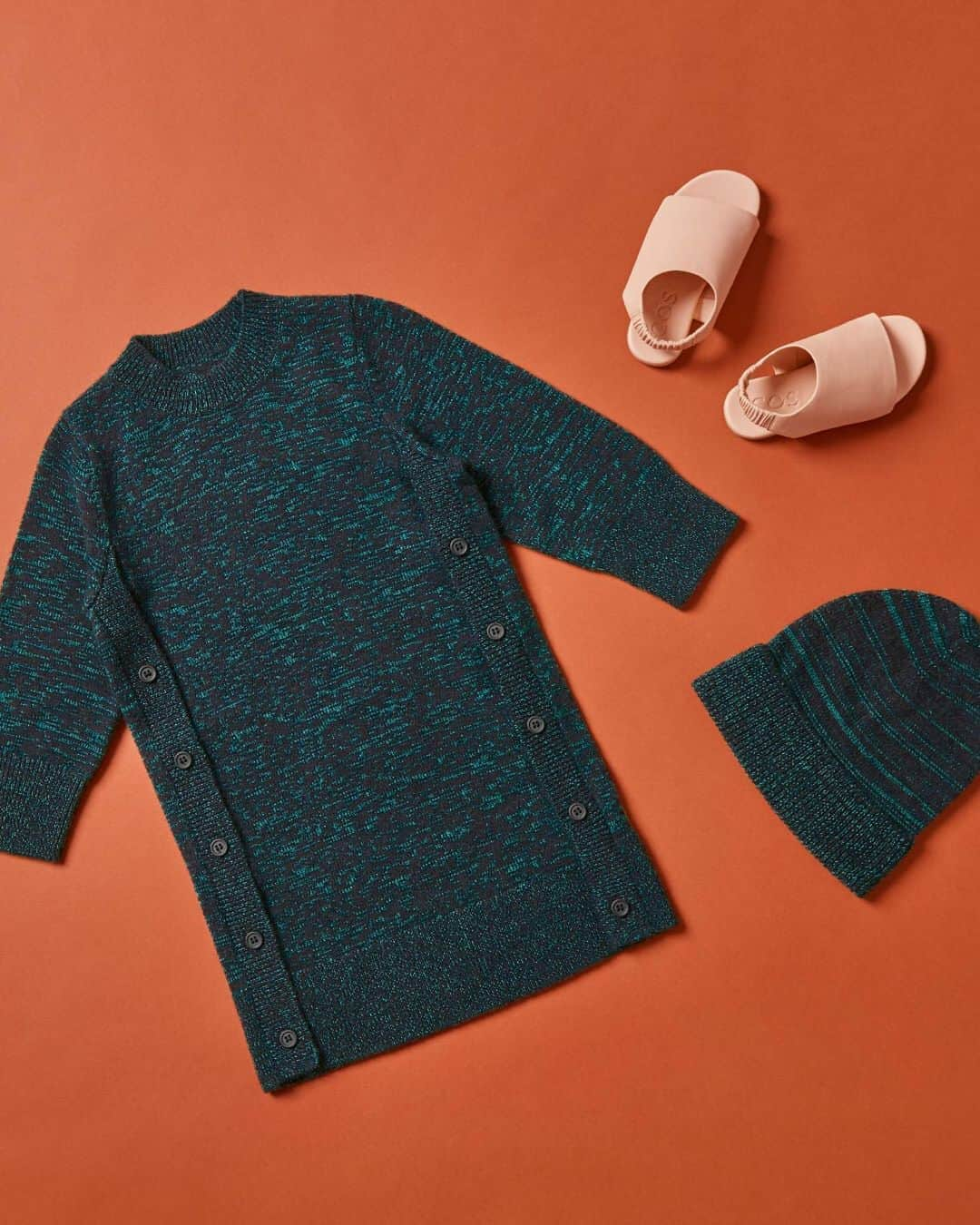 コスさんのインスタグラム写真 - (コスInstagram)「Add a splash of colour to their wardrobe with our new hand-painted fish prints and two-tone knits, ready for the new term. Let the creativity begin… #COSKids」9月4日 18時20分 - cosstores