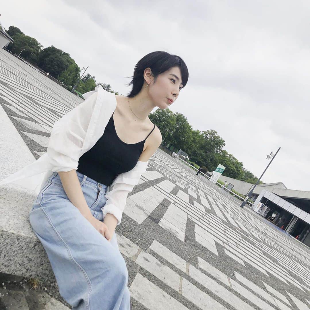 のインスタグラム：「. . あっという間に 夏が終わっちゃった☁️ . . #kolme #last #summer #memories  #park #shorthair #tokyo #japan #japanesegirl #summerfashion  #あっという間に #夏 #終わり #ショート #ショートヘア #黒髪」
