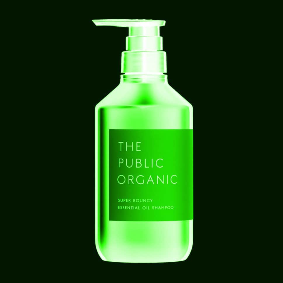 THE PUBLIC ORGANICさんのインスタグラム写真 - (THE PUBLIC ORGANICInstagram)「《 WHAT WE CHOOSE 》バイオマス容器に変わります。﻿ ﻿ 9月14日発売のTHE PUBLIC ORGANIC 新シリーズ２種のボトルは、「バイオマスプラスチック」容器を採用。﻿ ﻿ バイオマスプラスチックとは、再生可能資源からつくられた環境に優しいプラスチックのこと。従来の化石資源由来製品をバイオマスで代替することにより、地球温暖化に大きく関わるＣＯ２の排出削減につなげるという考え方から生まれた素材です。﻿ ﻿ THE PUBLIC ORGANICは、新シリーズに加え、既存商品も徐々に切り替えを行い、2022年に移行完了を目指しています。﻿ ﻿ 毎日を心地よく、そして、人にも環境にもクリーンな選択を。﻿ CLEAN FOR THE FUTURE.﻿ ﻿ #GlobalEnvironment #Socialissues #SDGs #Sustainable﻿ ﻿#thepublicorganic #ザパブリックオーガニック  #パブリックオーガニック  @thepublicorganicofficial」9月4日 18時32分 - thepublicorganicofficial