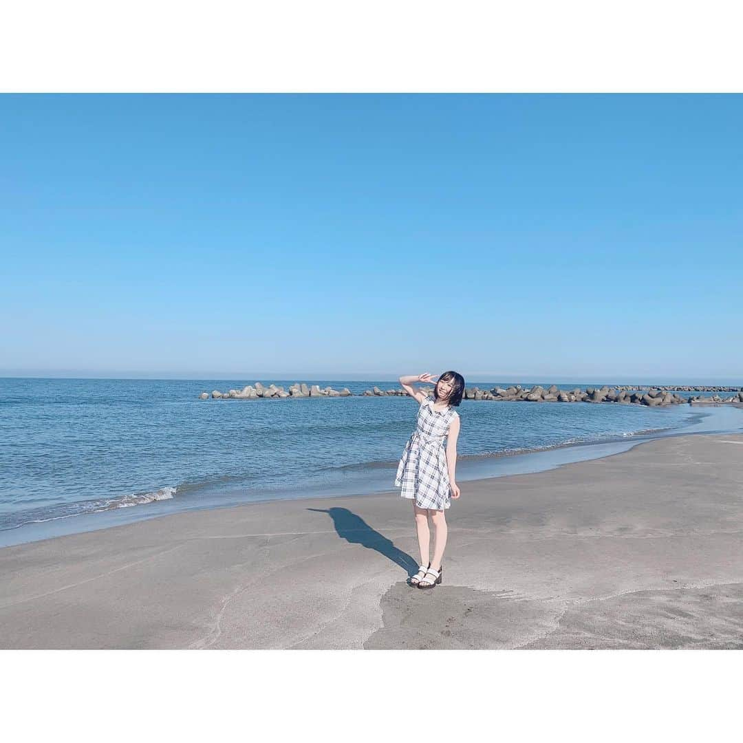 山邊歩夢さんのインスタグラム写真 - (山邊歩夢Instagram)「👗✨🏖 * * いつの日かの私服！ めぐさんからの おさがりのワンピースなの！ * * #あゆーで #tittyandco #ワンピース #サンダル #チェック #おさがり #谷口めぐ さん」9月4日 18時31分 - ayuyamabe_official