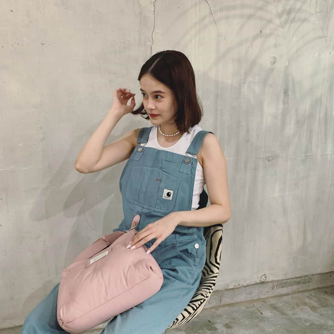 emmaさんのインスタグラム写真 - (emmaInstagram)「🦕💞  overalls : @carharttwip_jp  tops : @plan_c_official  bag : @maisonmargiela  shoes : @untishold_official」9月4日 18時43分 - okss2121