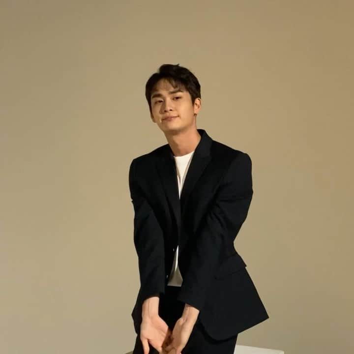 のインスタグラム：「오주 동안 열심히 운동하며 촬영했던 컨텐츠가 드디어 오픈했어요  유튜브 검색창에바디워즈 , bodywars , 윤태식  쳐서 많이들 봐주세요 ^ ^  #youtube #bodywars  #바디워즈」