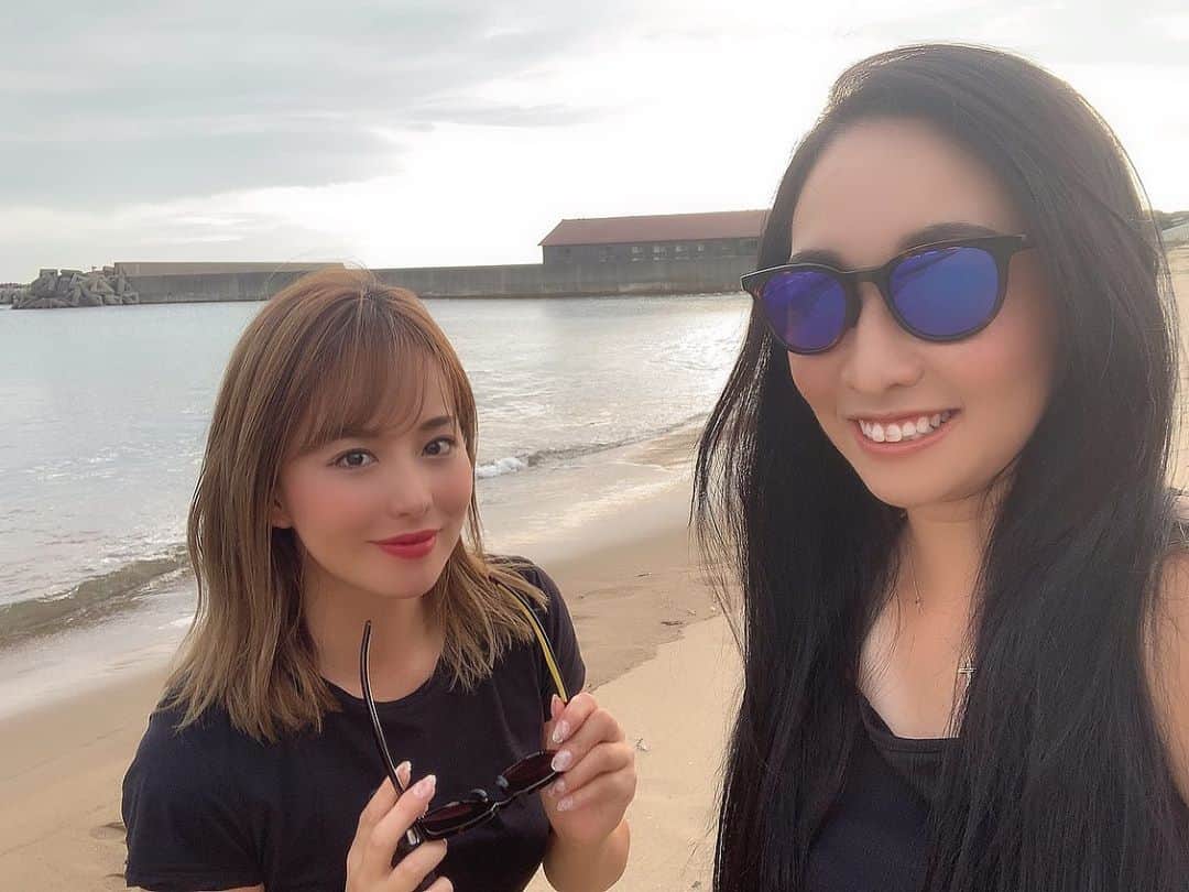 原田怜奈のインスタグラム：「志乃ちゃんにお誘い頂いて 石川県に行ってきました😉 メンバーも最高だし、 行きの車からずーと爆笑。 ちょっと鳥がぶつかってきたり、 風が強すぎて砂が足に当たって 痛すぎたり😂😂 @_shino.miyata  ありがとうございました😖❤︎ 2ラウンド 素敵なコースで いい経験ができました😊 また明日から 東京でラウンドが続くので 頑張ります🤔💓 . . . . . #女子ゴルフ　#golf #ゴルファー　#宮田志乃　#eyevol」